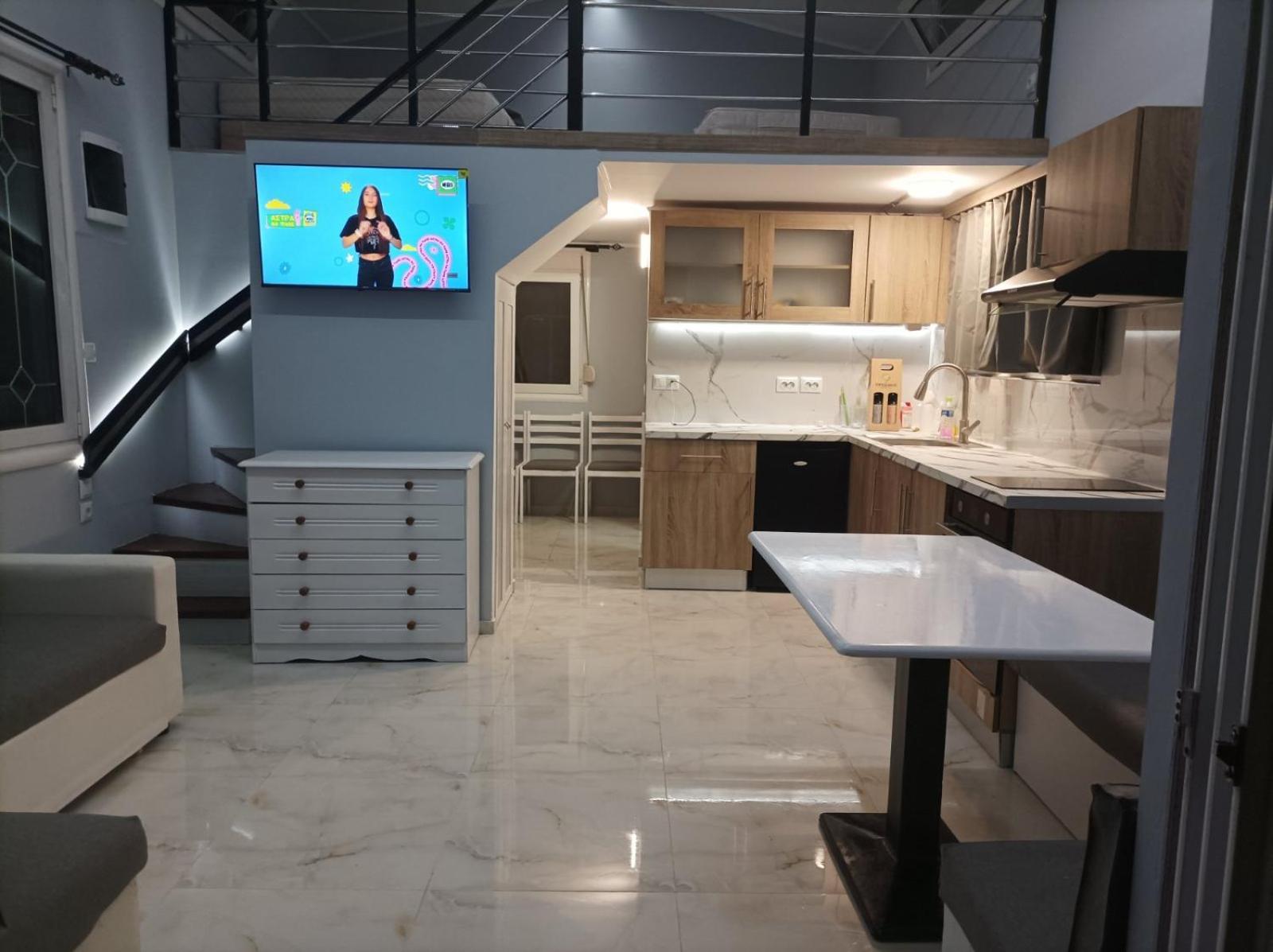 Filio's Loft Near Airport *