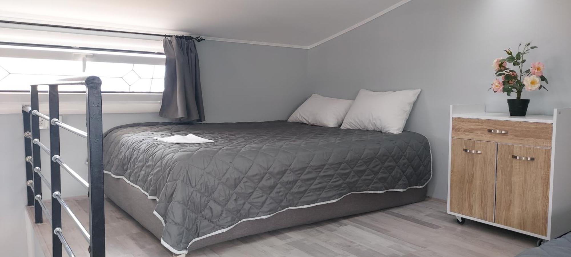 Filio's Loft Near Airport *