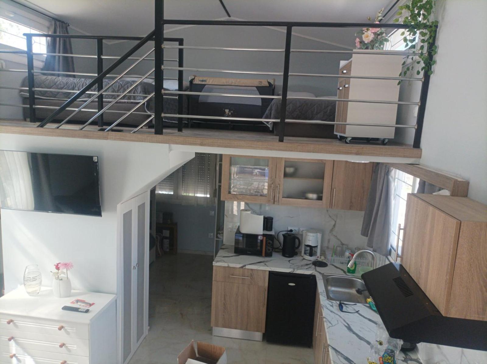 Filio's Loft Near Airport Dom wakacyjny