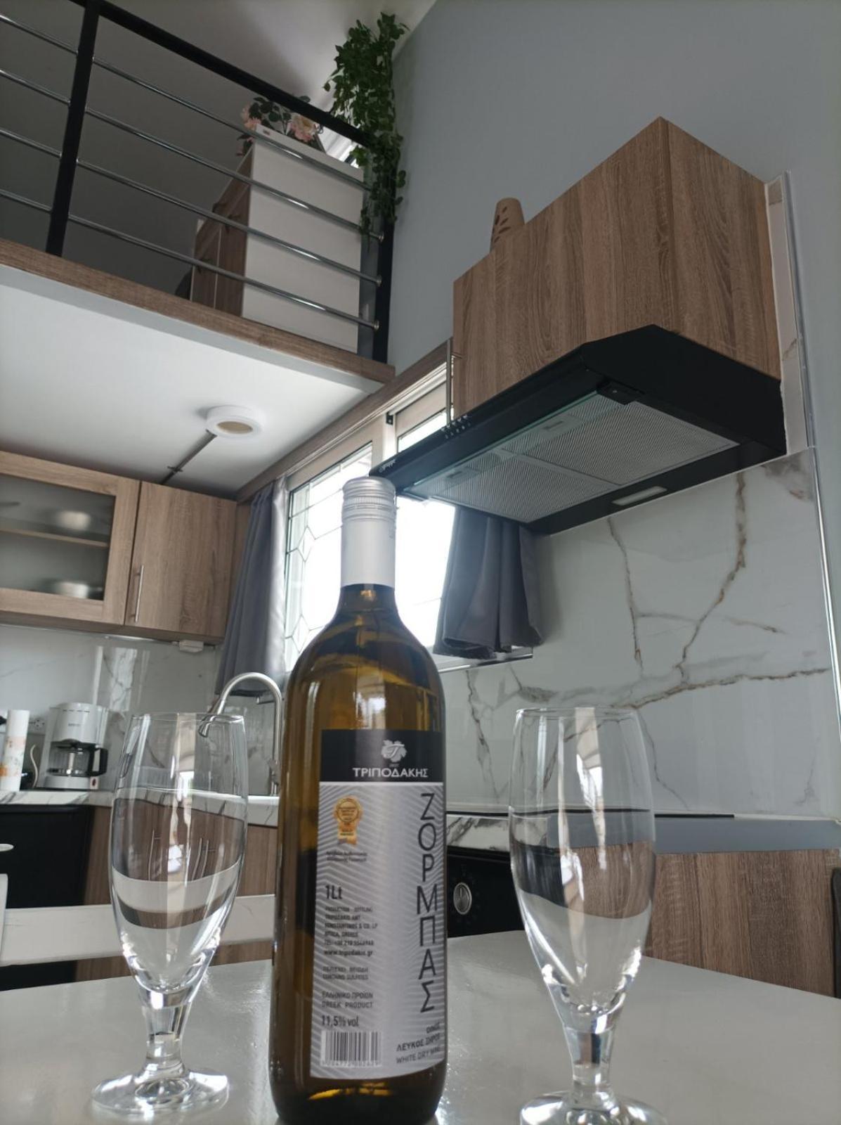 Filio's Loft Near Airport